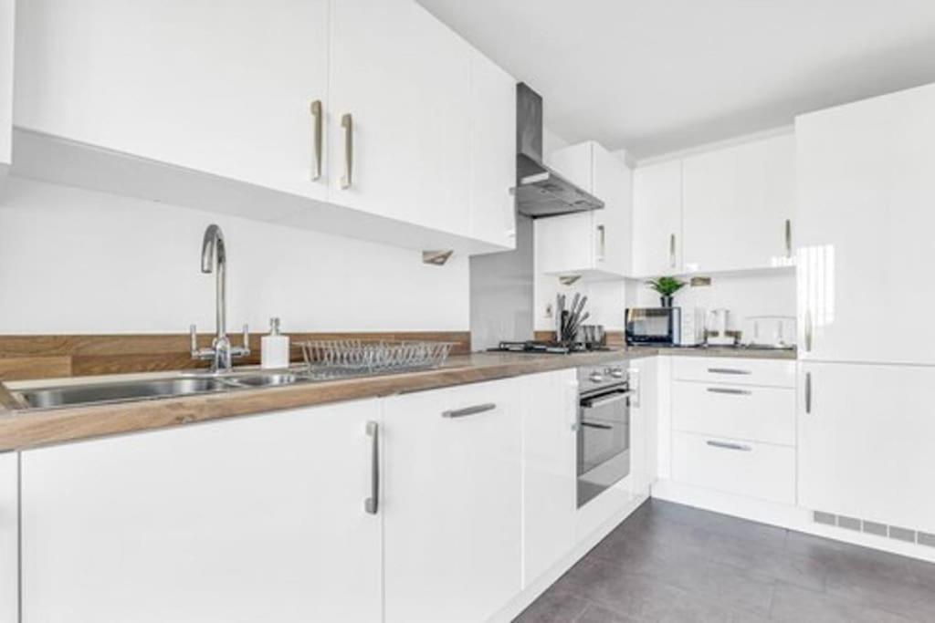 Contractors, Families, Tourists & Groups Welcome Sleeps Upto 9, Garden, Pet Allowed, Parking Included! Birmingham Eksteriør bilde