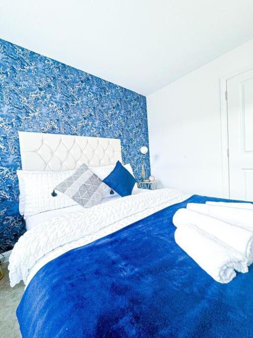 Contractors, Families, Tourists & Groups Welcome Sleeps Upto 9, Garden, Pet Allowed, Parking Included! Birmingham Eksteriør bilde