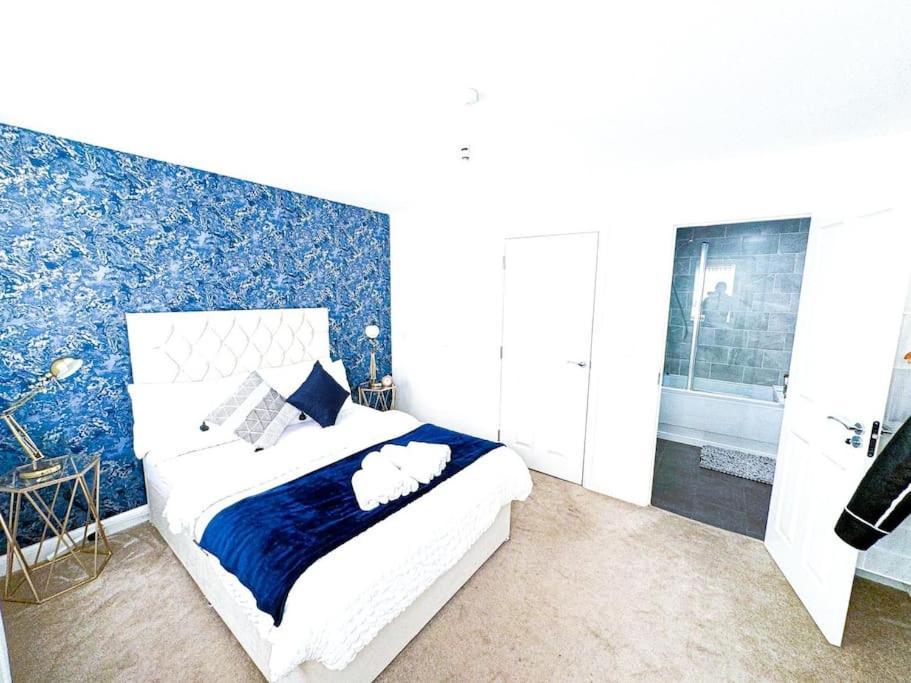 Contractors, Families, Tourists & Groups Welcome Sleeps Upto 9, Garden, Pet Allowed, Parking Included! Birmingham Eksteriør bilde