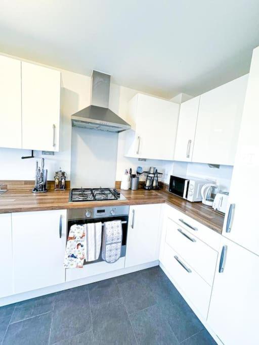 Contractors, Families, Tourists & Groups Welcome Sleeps Upto 9, Garden, Pet Allowed, Parking Included! Birmingham Eksteriør bilde