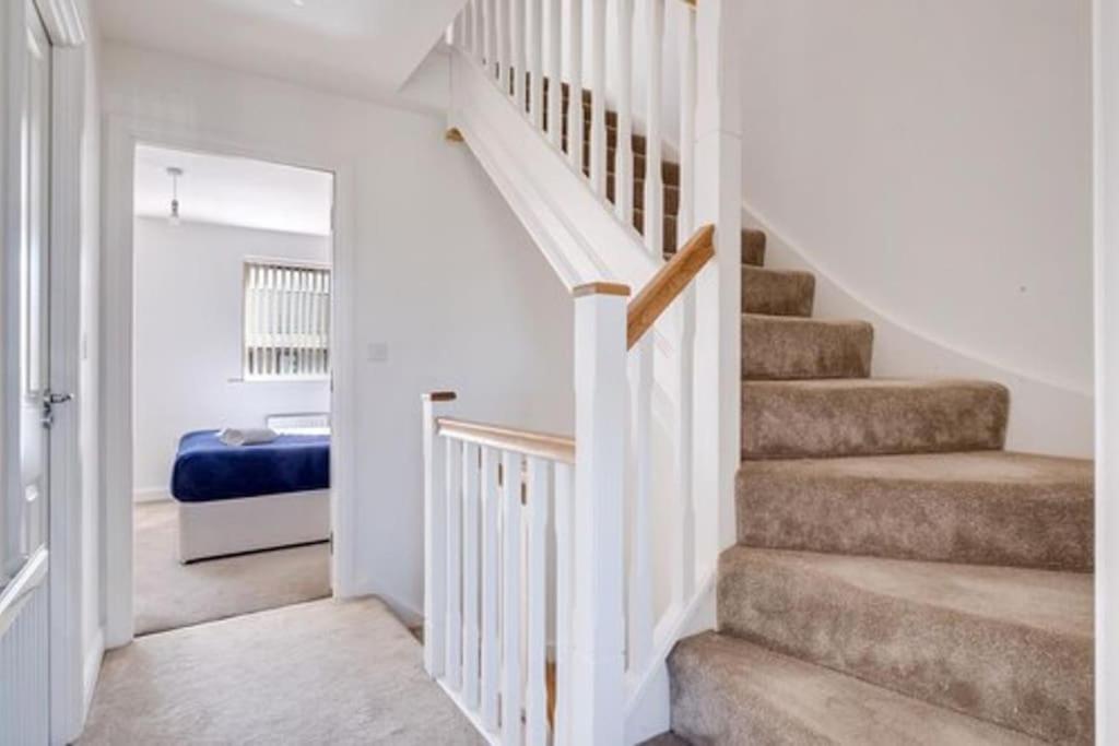 Contractors, Families, Tourists & Groups Welcome Sleeps Upto 9, Garden, Pet Allowed, Parking Included! Birmingham Eksteriør bilde