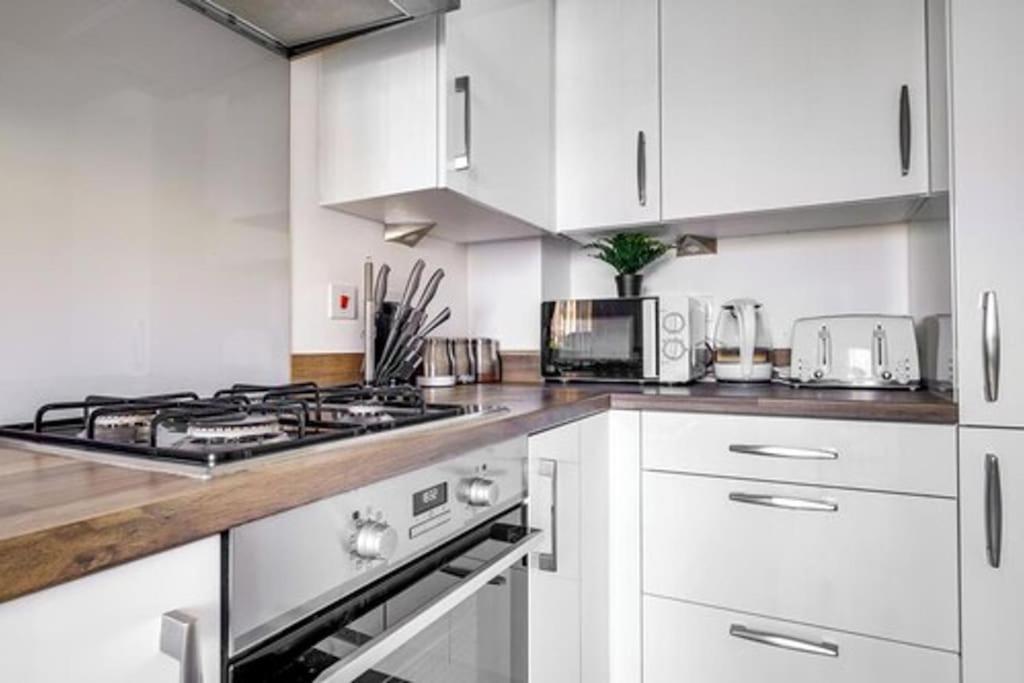 Contractors, Families, Tourists & Groups Welcome Sleeps Upto 9, Garden, Pet Allowed, Parking Included! Birmingham Eksteriør bilde