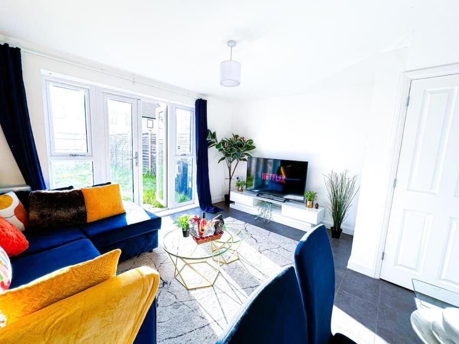 Contractors, Families, Tourists & Groups Welcome Sleeps Upto 9, Garden, Pet Allowed, Parking Included! Birmingham Eksteriør bilde