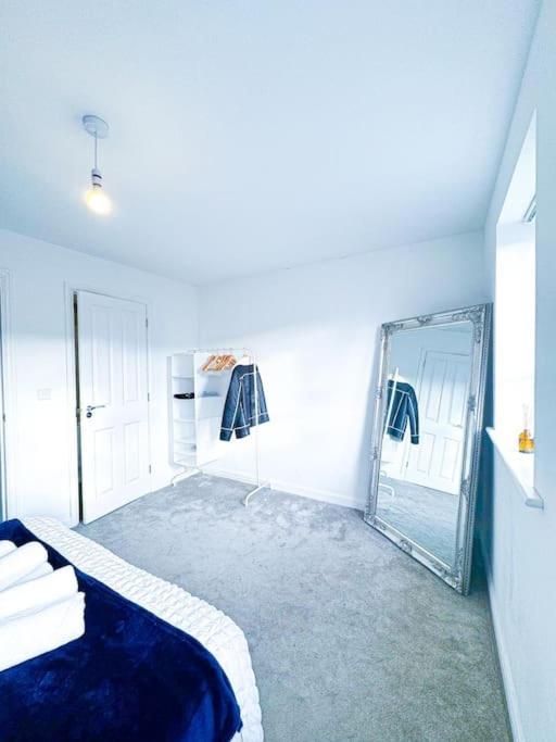 Contractors, Families, Tourists & Groups Welcome Sleeps Upto 9, Garden, Pet Allowed, Parking Included! Birmingham Eksteriør bilde