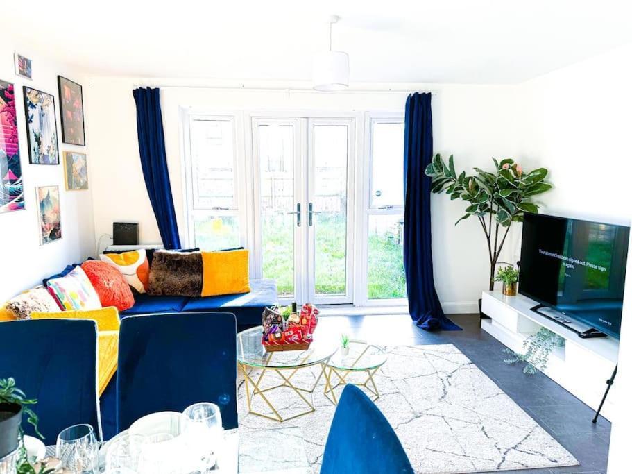 Contractors, Families, Tourists & Groups Welcome Sleeps Upto 9, Garden, Pet Allowed, Parking Included! Birmingham Eksteriør bilde