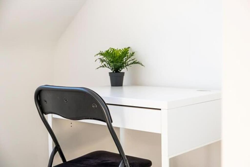 Contractors, Families, Tourists & Groups Welcome Sleeps Upto 9, Garden, Pet Allowed, Parking Included! Birmingham Eksteriør bilde